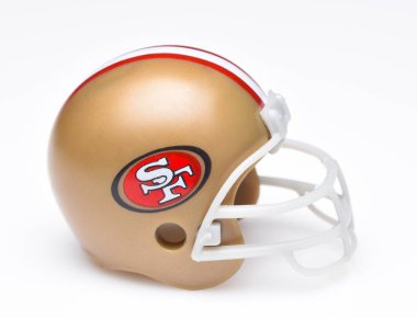 Irvine, California - 30 Ağustos 2018: Mini Collectable futbol kask Millî Futbol Konferansı Batı San Francisco 49ers için.