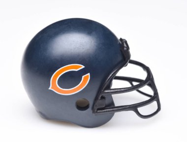 Irvine, California - 30 Ağustos 2018: Mini Collectable futbol kask Kuzey Millî Futbol Konferansı Chicago Bears için.