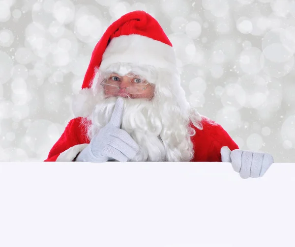 Santa Claus mit einem leeren Schild Shh Geste — Stockfoto