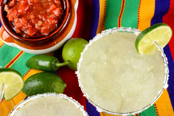 Cinco Mayo Kavramı Margarita Salsa Limes Biber Ile Bir Renkli — Stok fotoğraf