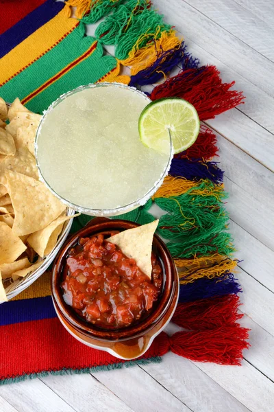 Cinco Mayo Koncept Margaritas Och Mexikansk Mat Färgglad Tabell Trasa — Stockfoto