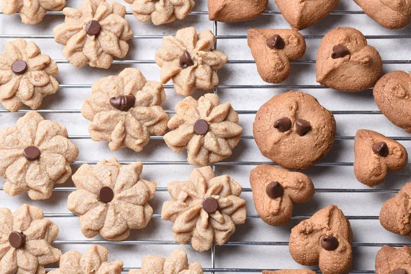 Dois Tipos Cookies Manteiga Amendoim Caseira Rack Arrefecimento Forma Estrela — Fotografia de Stock