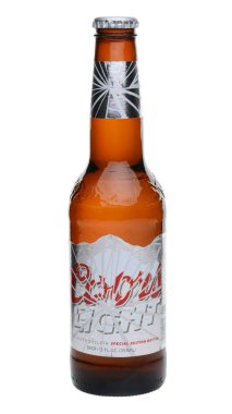 Irvine, Ca - 27 Mayıs 2014: Bir tek Coors Light şişe üzerinde beyaz. Coors bira fabrikası Golden, Colorado, dünyanın en büyük tek bira tesisi çalışır.