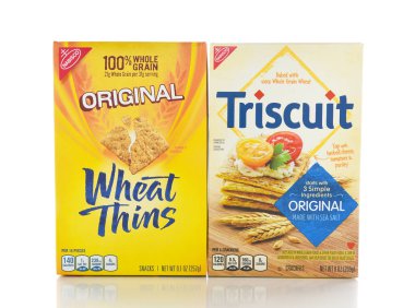 Irvine, California - 16 Kasım 2016: Nabisco Triscuit ve buğday kraker incelir. İki markalar en popüler kraker.