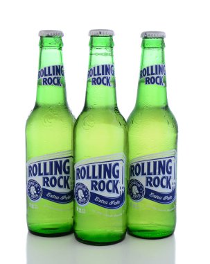 Irvine, Ca - 14 Haziran 2015: Ekstra soluk bira Rock inişli çıkışlı. Latrobe, Pennsylvania, 1939 yılında Latrobe bira Co tarafından kurulan Amerikan bira üç şişe.
