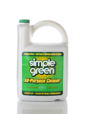 Irvine, Ca - 2 Haziran 2015: Bir şişe basit yeşil amaçlı temizleyici. Sunshine üreticileri tarafından üretilen, o bir çevre dostu, toksik olmayan ve biyolojik olarak parçalanabilen süpürge.