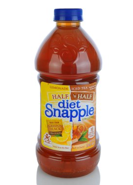 Irvine, Ca - 11 Ocak 2013: A 64 ons şişe diyet Snapple yarım 'n yarısı. Popüler yarı limonata ve yarı buzlu çay karışımı olan markalar en popüler içecek.