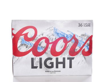 Irvine, California - 8 Ocak 2017: Coors Light 36 paketi. Coors Light Coors bira şirketi Golden, Colorado tarafından demlenmiş bir lager stil biradır.