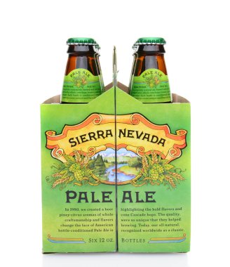 Irvine, Ca - 25 Mayıs 2014: Bir son görünümünü Sierra Nevada soluk Ale bir 6 paket. Sierra Nevada bira Co homebrewers Chico, Kaliforniya'da tarafından 1980 yılında kurulmuştur,