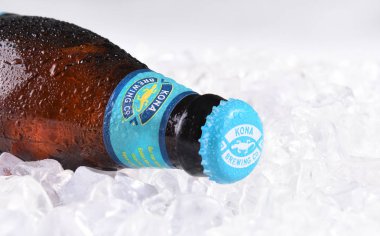 Irvine, California - 16 Şubat 2017: Kona Brewing Company büyük dalga altın Ale. Bira Kailua-Kona Hawaii büyük ada üzerinde yer alır. 