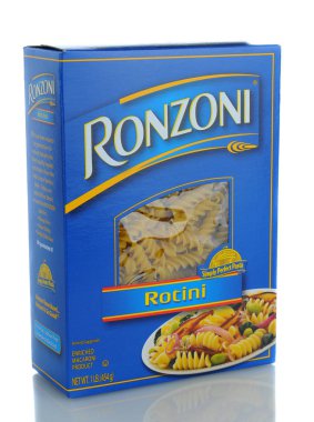Irvine, Ca - 21 Ocak 2013: Bir bir İngiliz Lirası kutu Ronzoni Rotini makarna. Rotini tirbuşon ya da sarmal şeklinde makarna ve en çok yönlü biri tüm makarna şekiller.