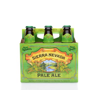 Irvine, Ca - 25 Mayıs 2014: Sierra Nevada soluk Ale A 6 paket. Sierra Nevada bira Co homebrewers Chico, Kaliforniya'da tarafından 1980 yılında kurulmuştur, 