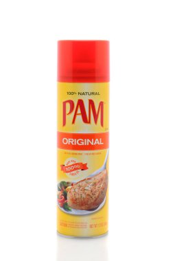 Irvine, Ca - 11 Ocak 2013: A 12 oz. Pam No-Stick Sprey pişirme yapabilirsiniz. Pam, 1961 yılında oluşturulan Conagra gıdaların bir üründür ve yapışmaz lider spreyler pişirme.