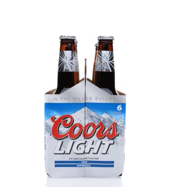 Irvine, Ca - 25 Mayıs 2014: Coors Light bira son görünümü A 6 paket. Coors bira fabrikası Golden, Colorado, dünyanın en büyük tek bira tesisi çalışır.