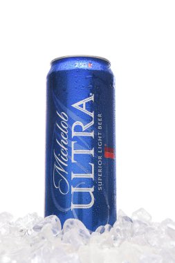 Irvine, California - 21 Mart 2018: 25 bir ons Michelob Ultra bira buz olabilir. A bir düşük carb ve düşük kalorili hafif bira Anheuser-Busch üzerinden. 