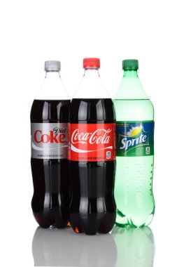 Irvine, Ca - 31 Mart 2014: Üç 42 ons şişe Coca-Cola ürünlerinin fotoğraf. Üç kola en popüler ürünlerin Coca-Cola Classic, diyet kola ve Sprite vardır.