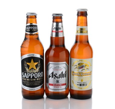 Irvine, Ca - 11 Ocak 2015: Üç şişe Japon bira. Sapporo, Asahi ve Kirin Ichiban üç en popüler Japon bira ABD ithal vardır