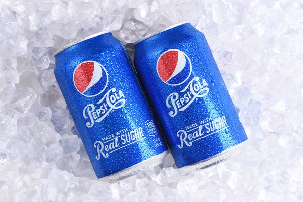 Irvine California Mayo 2018 Dos Latas Pepsi Cola Hechas Con —  Fotos de Stock