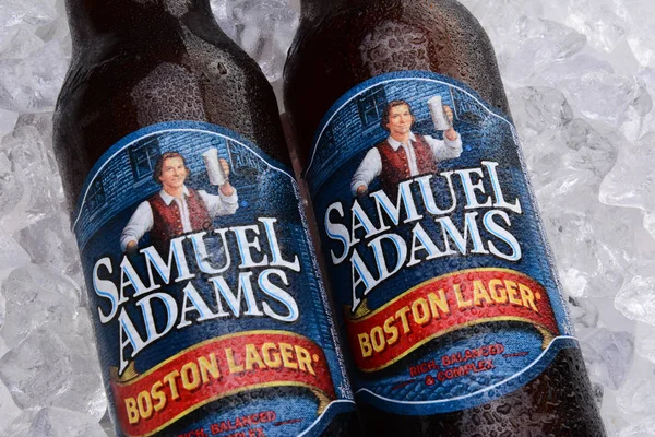 Irvine May 2014 Two Bottles Samuel Adams Boston Lager Bed — Stock Photo, Image