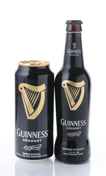 Irvine Enero Enero 2015 Una Botella Lata Guinness Draught Guinness —  Fotos de Stock