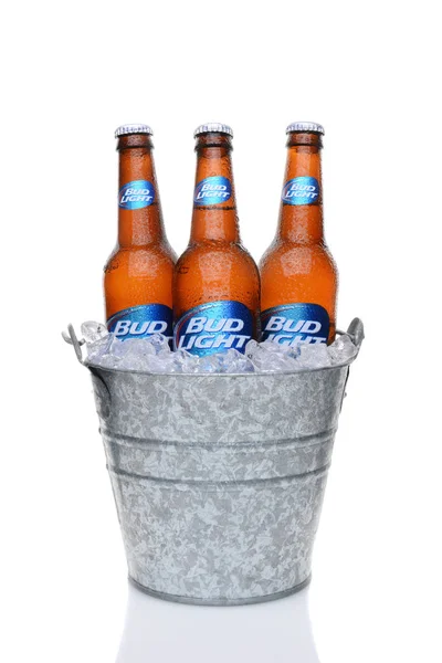 Irvine Mayo 2014 Botellas Bud Light Cubo Hielo Anheuser Busch — Foto de Stock