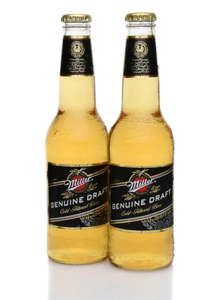 Irvine Maggio 2014 Due Bottiglie Miller Genuine Draft Con Condensazione — Foto Stock