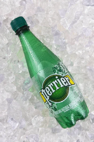 Irvine California Декабря 2017 Perrier Sparkling Mineral Water Ice Источник — стоковое фото