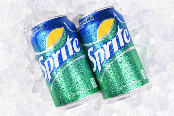 Irvine Californie Juillet 2017 Deux Canettes Sprite Sur Lit Glace — Photo