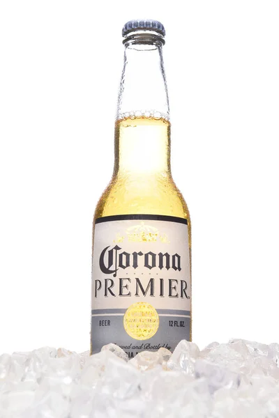 Irvine Californie Mars 2018 Une Bouteille Corona Premier Dans Glace — Photo