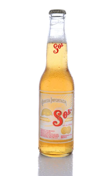 Irvine Juni 2015 Enda Flaska Sol Beer Från Cuauhtemoc Moctezuma — Stockfoto