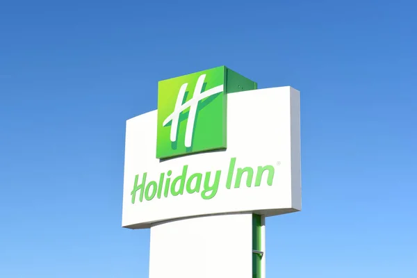 Cody Wyoming Junio 2017 Holiday Inn Firma Contra Cielo Azul —  Fotos de Stock