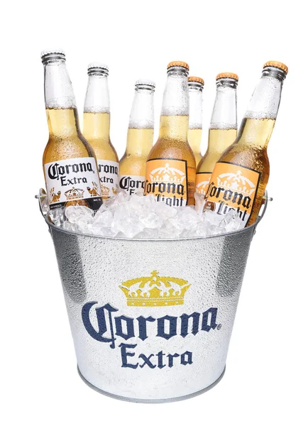 Irvine California Diciembre 2017 Cubo Cerveza Corona Light Botellas Corona —  Fotos de Stock