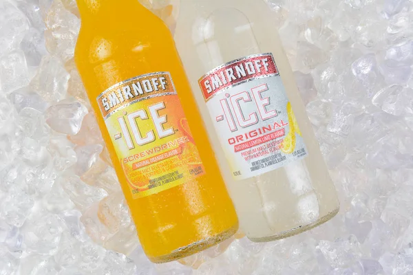 Irvine Januari 2018 Smirnoff Ice Original Och Skruvmejsel Den Ursprungliga — Stockfoto