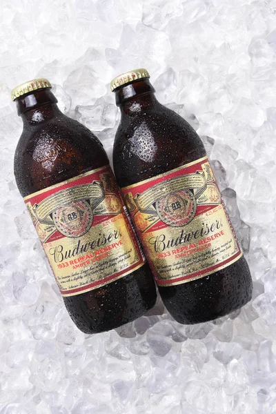 Irvine November 2017 Flaschen Budweiser 1933 Heben Reserve Bernsteinlager Auf lizenzfreie Stockfotos