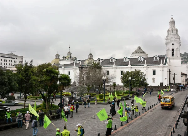 Quito Ekwador Lutego 2017 Protestujący Niezależność Plaza Starym Mieście Quito — Zdjęcie stockowe