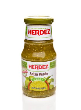 Irvine, Calfornia - 17 Şubat 2019: A 16 ons kavanoz Herdez Salsa Verde. herdez en iyi slasa biri oin Meksika markalar.