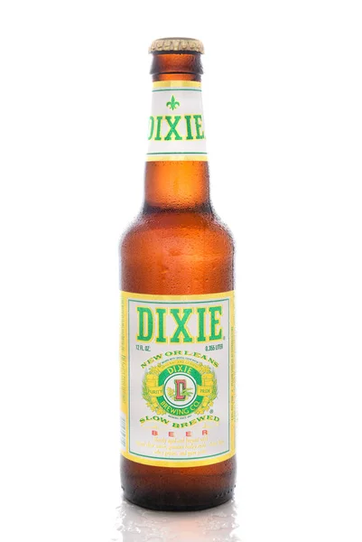 Uma garrafa de cerveja Dixie . — Fotografia de Stock