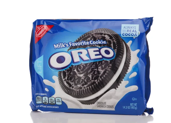 Un paquete de cookies Oreo de Nabisco. Leche Galleta favorita . —  Fotos de Stock