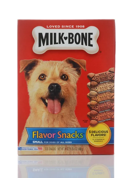 Sebuah kotak Milk-Bone rasa makanan ringan — Stok Foto