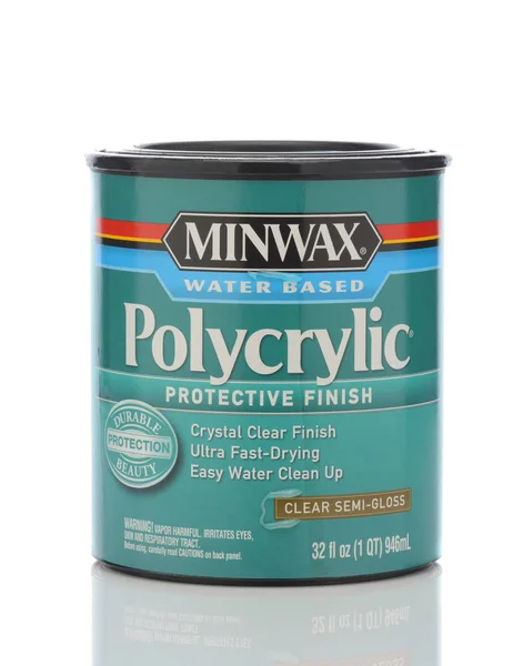 Una lata de acabado protector policrílico a base de agua Minwax — Foto de Stock