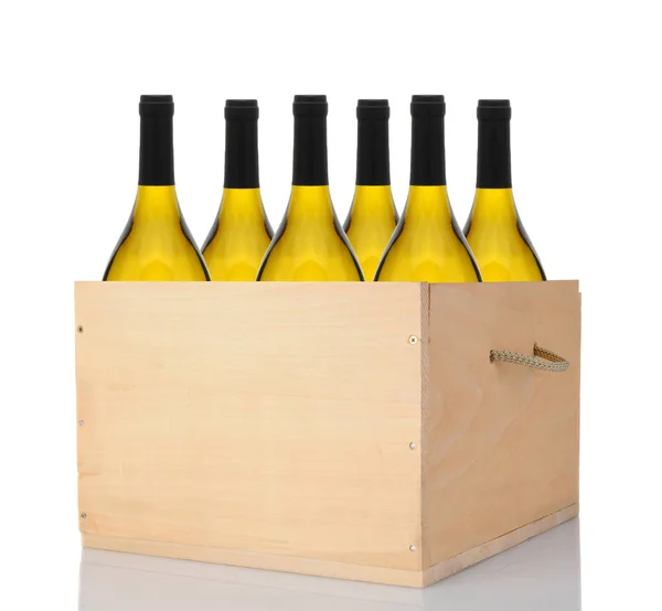 Zes Chardonnay-wijnflessen in een houten krat over Wit — Stockfoto