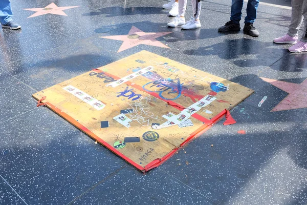 Donald Trump Star sur le Walk of Fame couvert après est a été défac — Photo
