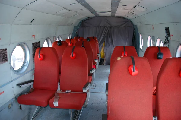 在蒙古利戈布沙漠观光的直升机内部 — 图库照片