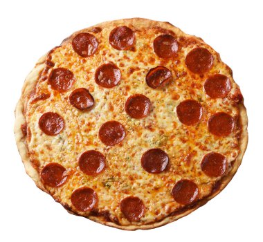 Parmesa ile yapılan taze ev yapımı üç peynirli pepperoni pizza,