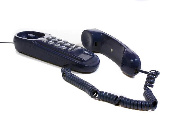 Blå retro telefon med Spiralsladd på vit — Stockfoto