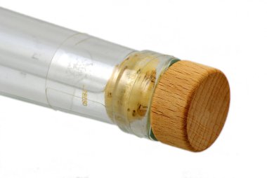 doğal mantar ile şişe