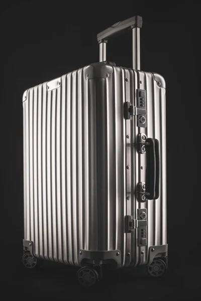 Βαλίτσα Ταξιδεύουν Τσάντα Αποσκευές Που Απομονώνονται Μαύρο Φόντο — Φωτογραφία Αρχείου
