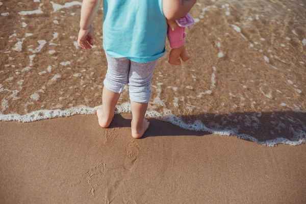 Benen Van Kind Het Zand Tropisch Strand — Stockfoto