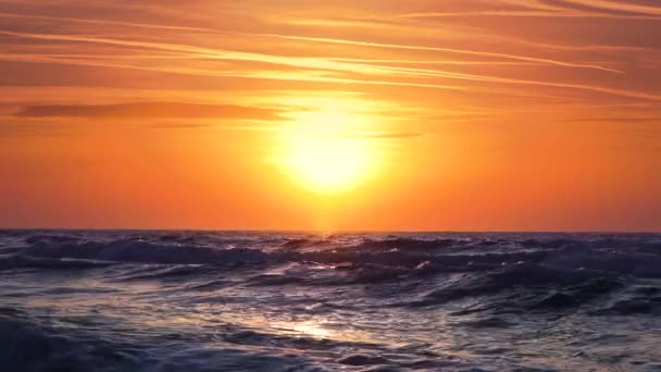 Hermoso Amanecer Sobre Agua Mar Video — Vídeo de stock