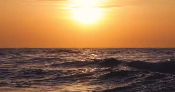 Hermoso Amanecer Sobre Agua Mar Video — Vídeo de stock